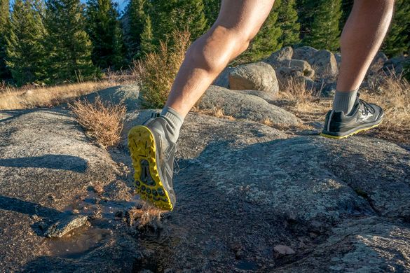 Кроссовки для бега мужские Altra Lone Peak ALL WTHR LOW (серо-желтый), 41, Средняя